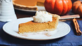 Фото рецепта: Американский тыквенный пирог с корицей и сливками