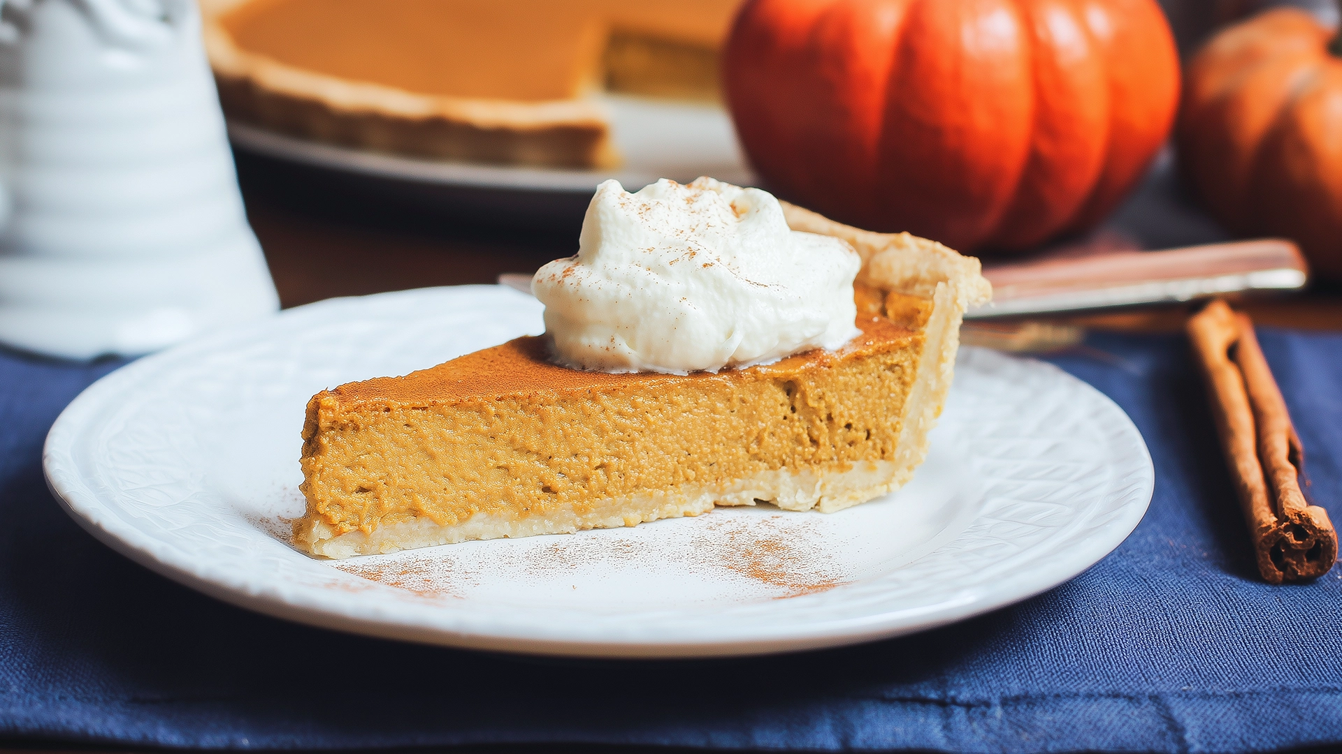 Фото блюда: Американский тыквенный пирог с корицей и сливками