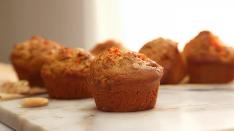Фото рецепта: Морковные кексы с имбирем и корицей
