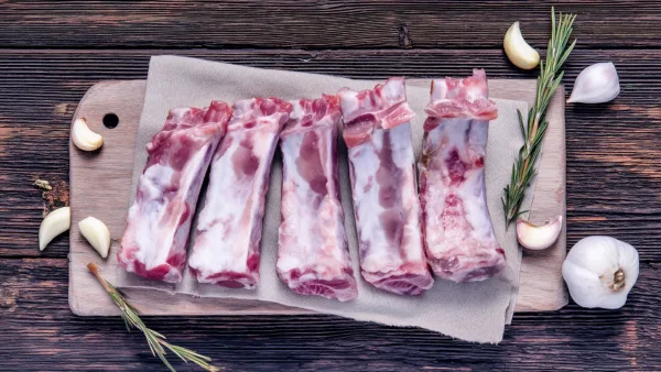 Бараньи рёбра с розмарином и чесноком