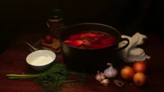 Фото рецепта: Классический борщ с глубоким вкусом и ярким цветом