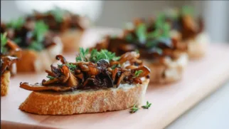 Фото рецепта: Брускетта с шиитаке с ярким грибным вкусом