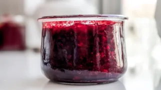 Фото рецепта: Брусничное варенье с ярким лесным вкусом