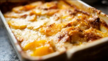 Фото рецепта Брюква под золотистой сырной корочкой которая тает во рту