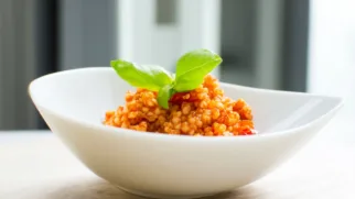 Фото рецепта: Булгур с томатами и базиликом: ароматный и полезный рецепт