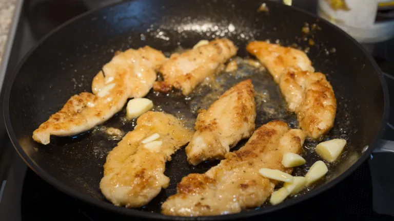 Фото рецепта: Быстрый цыплёнок на горячей сковороде с ярким ароматом