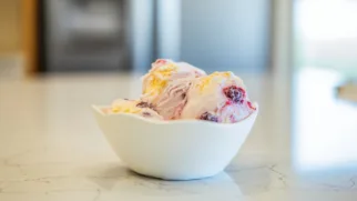 Фото рецепта: Нежное домашнее мороженое с яблоками