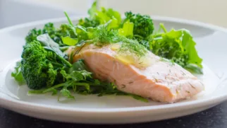 Фото рецепта: Форель с брокколи в нежном сливочном соусе