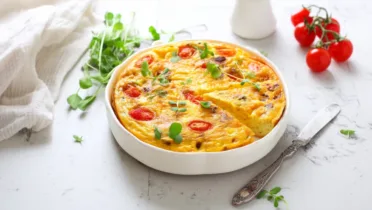 Фото блюда: Рецепт фриттаты с листьями горошка и томатами