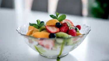 Фото блюда: Фруктовый салат с мятной свежестью