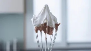 Фото рецепта: Фундуковый крем который делает торт нежнее