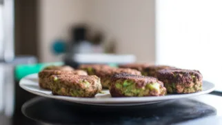 Фото рецепта: Вкусные гороховые котлеты с хрустящей корочкой