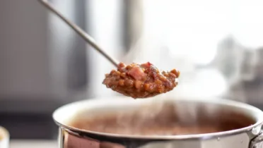 Фото блюда: Гороховый суп с копченым беконом для сытного обеда