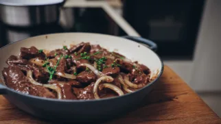 Фото рецепта: Ароматная говядина по домашнему с ярким вкусом перца