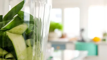 Фото блюда: Освежающий холодный суп с черемшой и огурцом