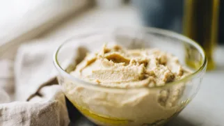 Фото рецепта: Нежный хумус с семенами льна для полезного перекуса