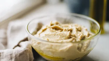 Фото блюда: Нежный хумус с семенами льна для полезного перекуса