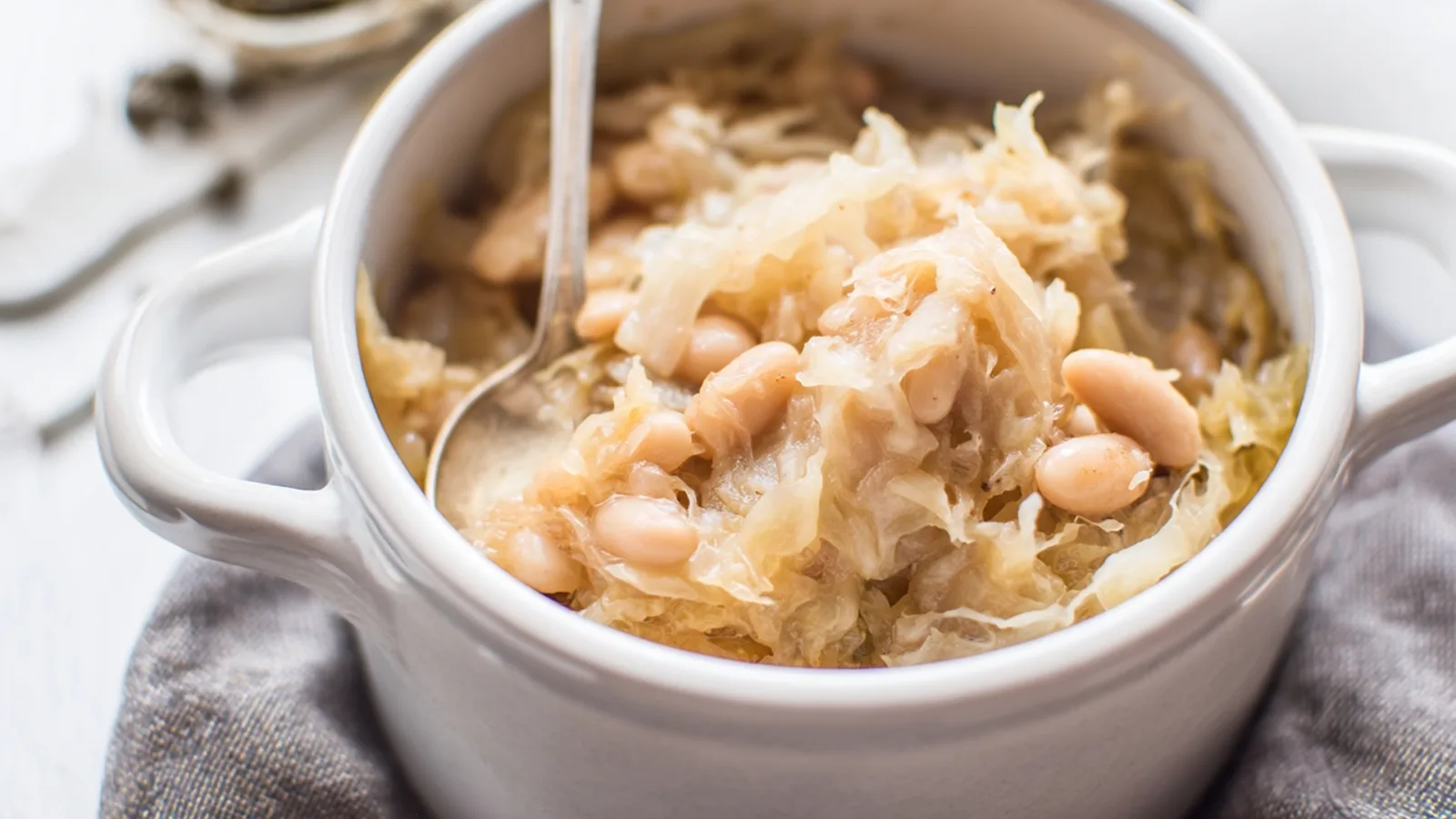 Фото блюда: Сытная капуста с фасолью для душевного обеда