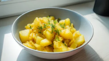 Фото рецепта Нежная тушёная капуста с картофелем для уютного обеда