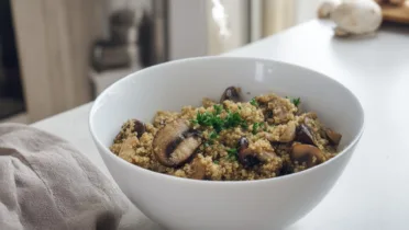 Фото блюда: Киноа с грибами и мягким луком для уютного обеда