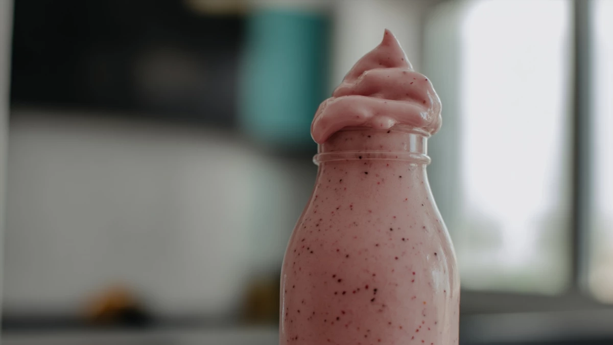 Фото блюда: Клубничный милкшейк – Рецепт с калорийностью и пошаговым описанием