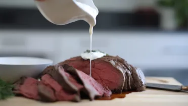 Фото блюда: Сочная корейка с хреновым соусом для эффектного ужина