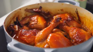 Фото рецепта: Курица в сияющем медово абрикосовом соусе для уютного ужина