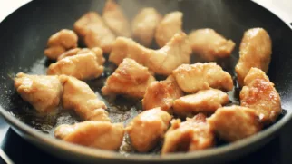 Фото рецепта: Курица в соевом масле с хрустящей корочкой и мягким ароматом