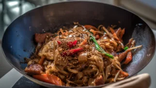 Фото рецепта: Ароматная лапша в черном перце с ярким вкусом