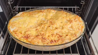 Фото рецепта: Лазанья с фаршем луком и мягким соусом бешамель