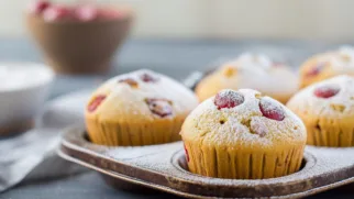 Фото рецепта: Маффины с вишней которые тают у вас на языке