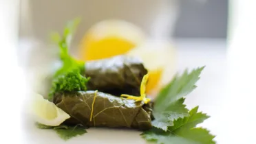 Фото блюда: Мини долма с ярким вкусом риса и лимона
