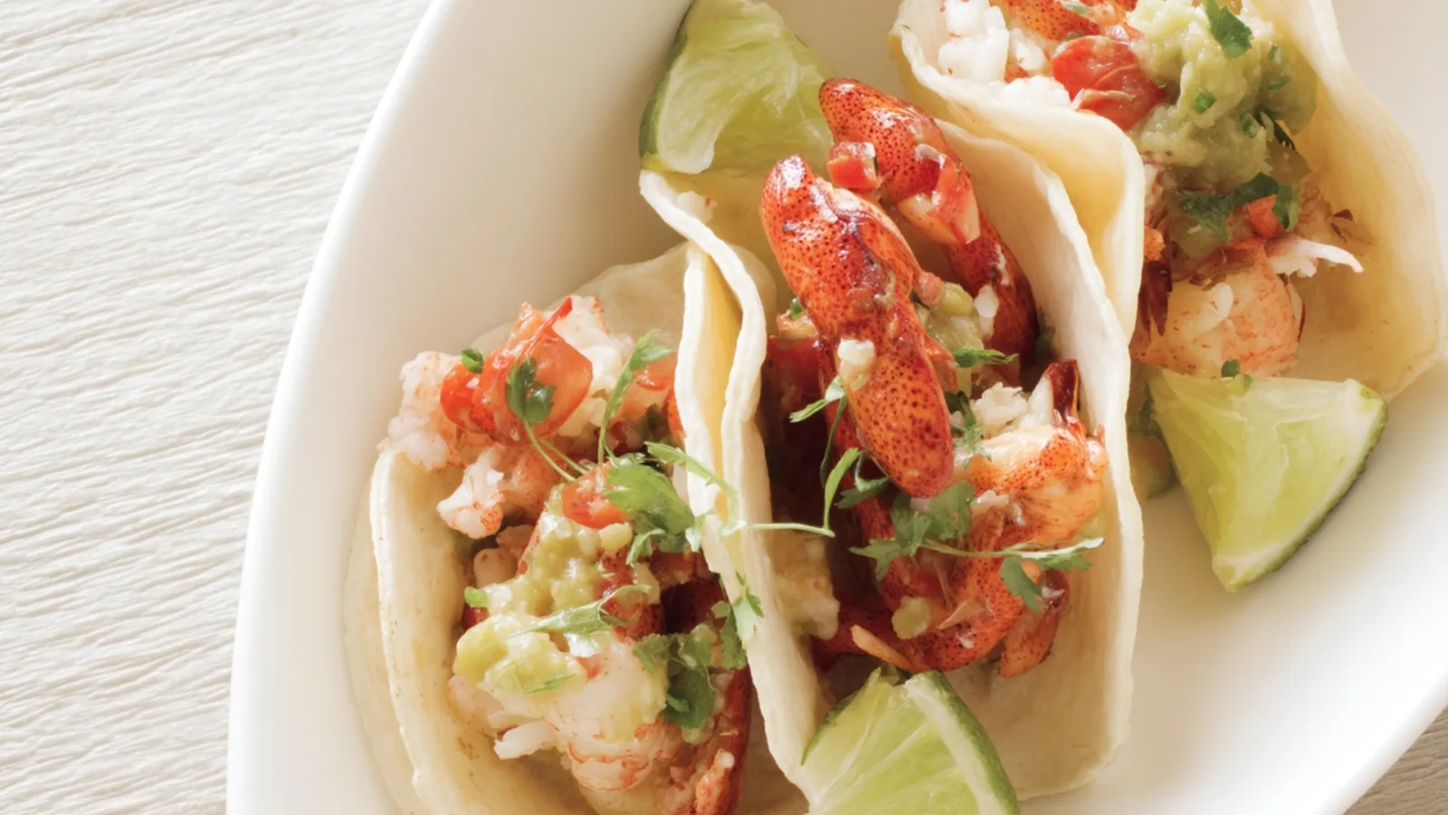 Фото блюда: Мини тако с раковыми шейками и лаймовой заправкой