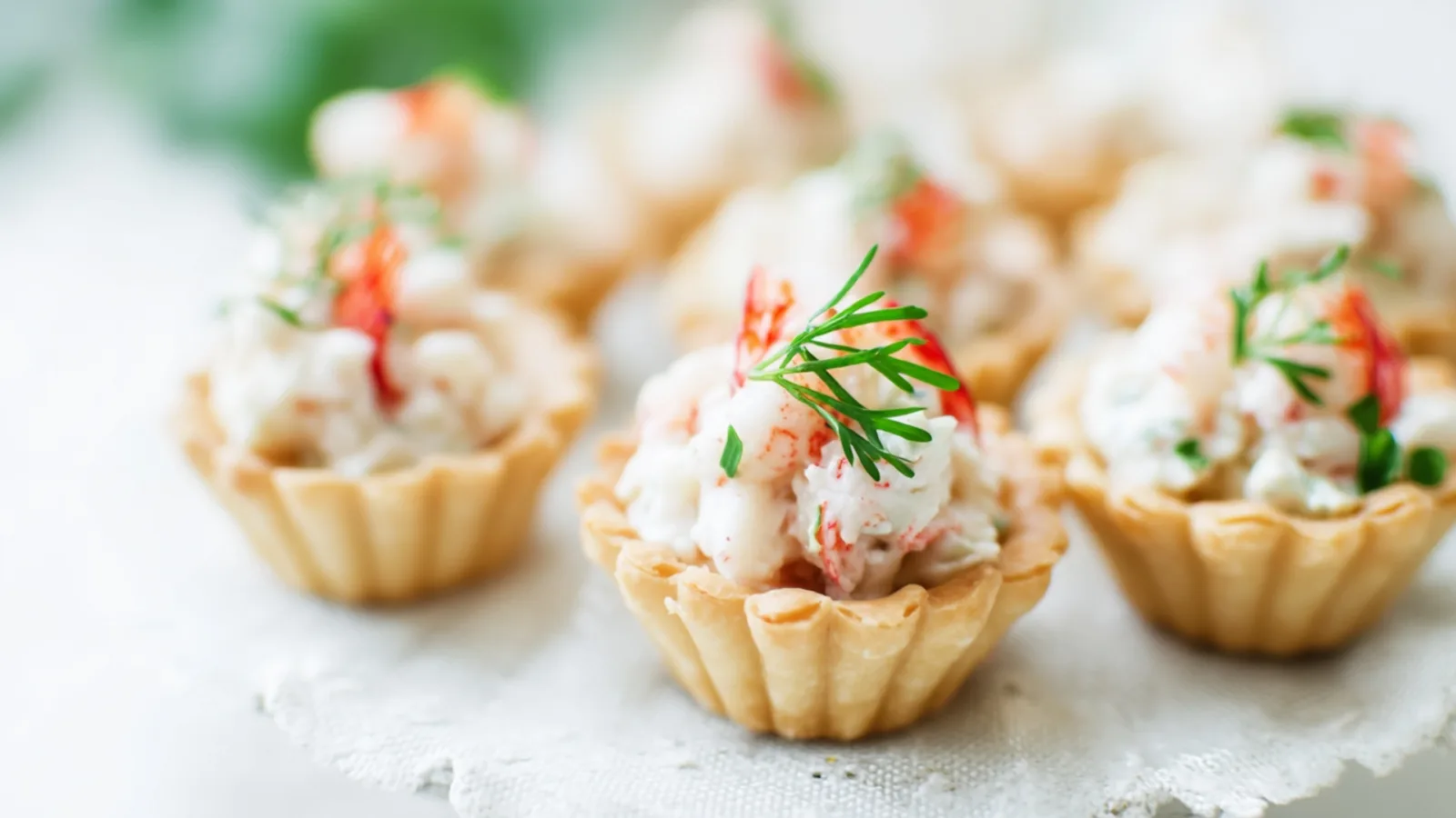 Фото блюда: Мини тарталетки с раковым мясом для праздничного стола