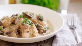 Фото рецепта: Нежные молоки в густом грибном соусе