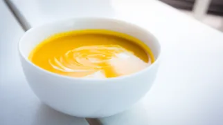 Фото рецепта: Нежный морковный крем суп на яблочном соке