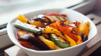 Фото рецепта: Овощи на гриле с ярким вкусом ткемали