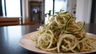 Фото рецепта: Овощная лапша с ароматом грецкого ореха