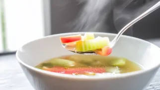 Фото рецепта: Легкий овощной суп с сельдереем и перцем