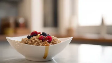 Фото блюда: Овсянка с мёдом и ягодами для уютного и сытного утра