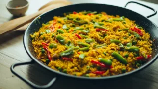 Фото рецепта: Яркая овощная паэлья с ароматом шафрана