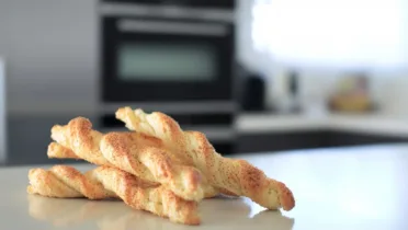 Фото блюда: Хрустящие чесночные палочки которые исчезают со стола первыми