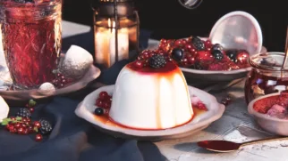 Фото рецепта: Нежная панна котта с ягодным соусом