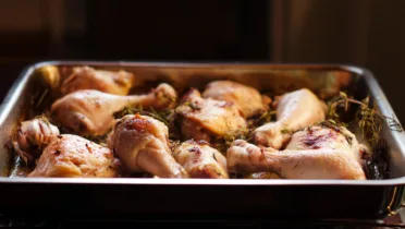 Фото блюда: Запеченный папоротник с сочной курицей в пряном соке