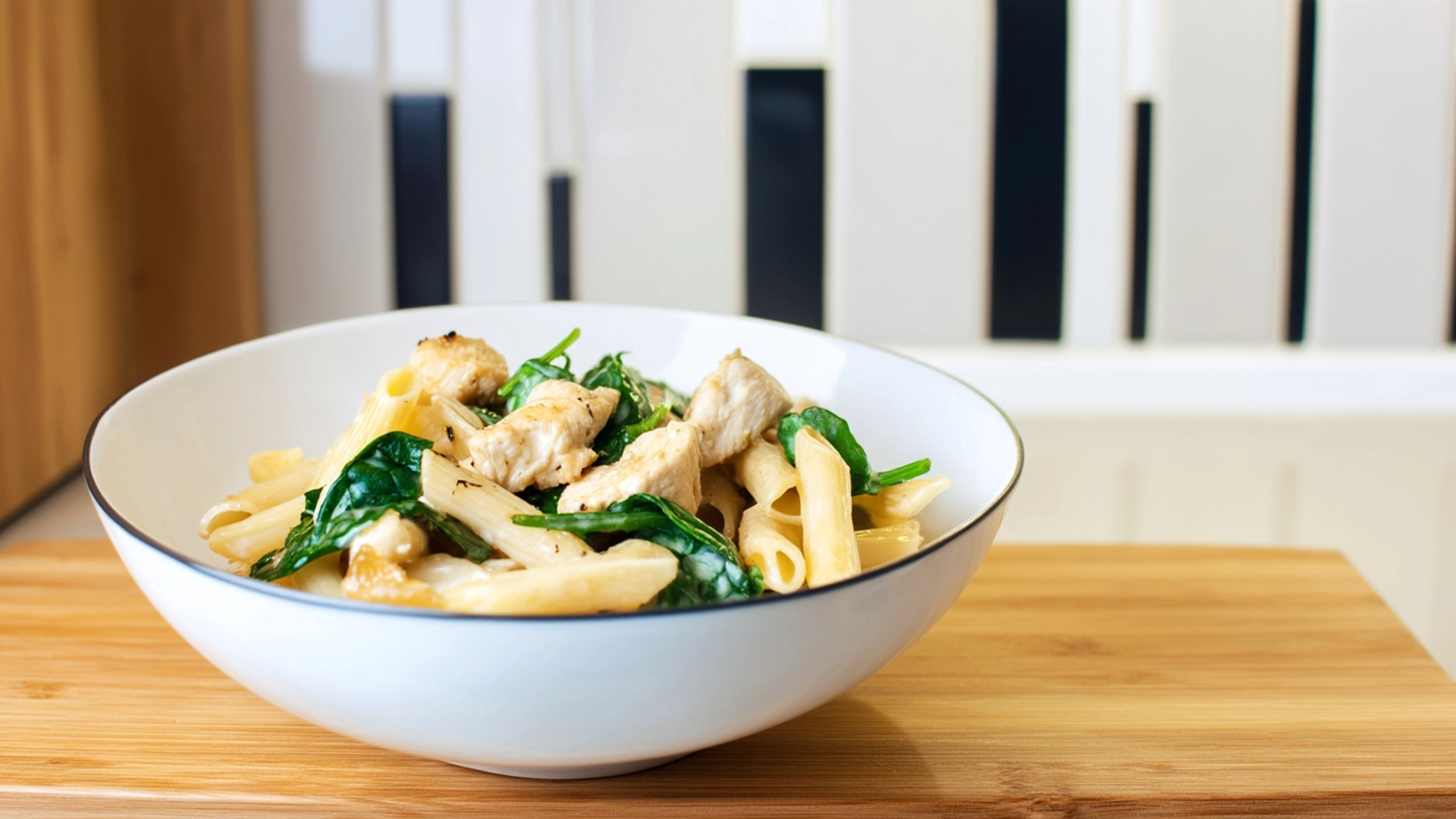 Фото блюда: Паста с курицей и нежными сливками