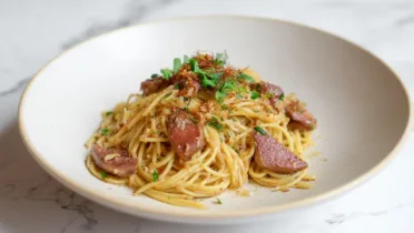 Фото блюда: Паста с утиной печенью в нежном чесночном соусе