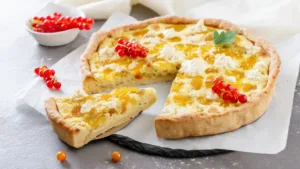 Фото блюда: Открытый пирог с морошкой с нежной начинкой и хрустящей основой