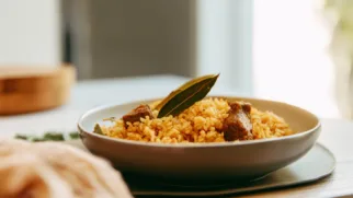 Фото рецепта: Невероятно ароматный плов с лавровым листом для уютного обеда