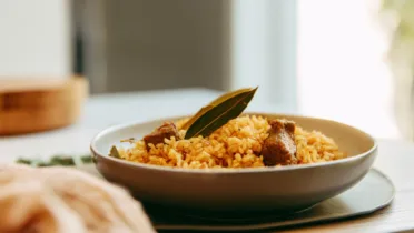 Фото блюда: Невероятно ароматный плов с лавровым листом для уютного обеда