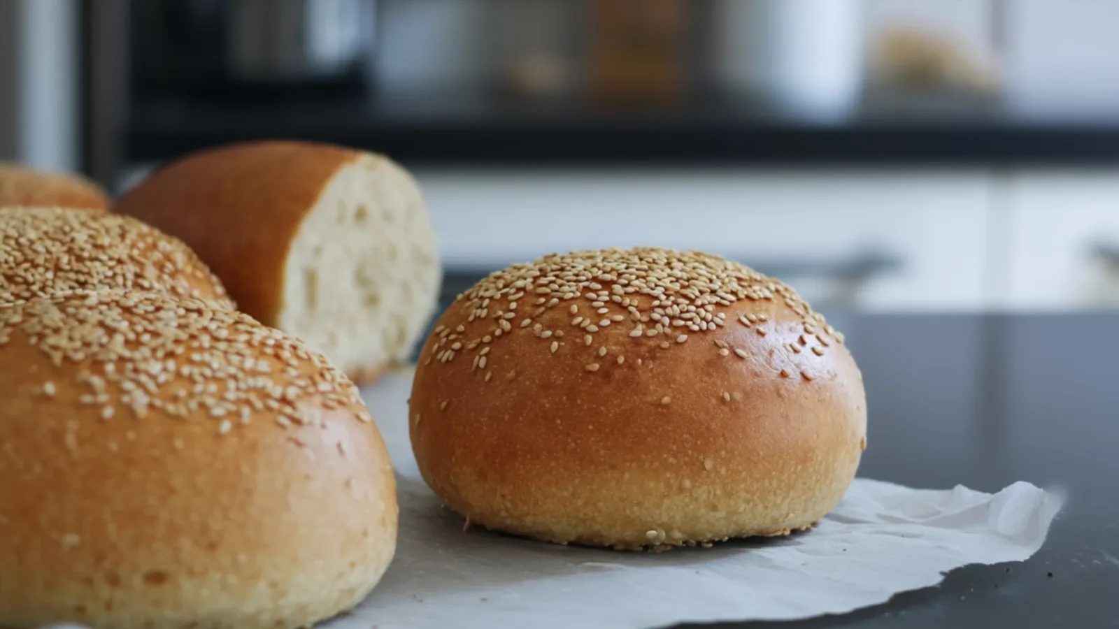 Фото блюда: Пышные булочки на сухих дрожжах для бургеров